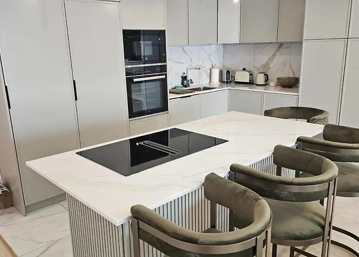 Chic Marina Gem Puerto Banus Apartment *